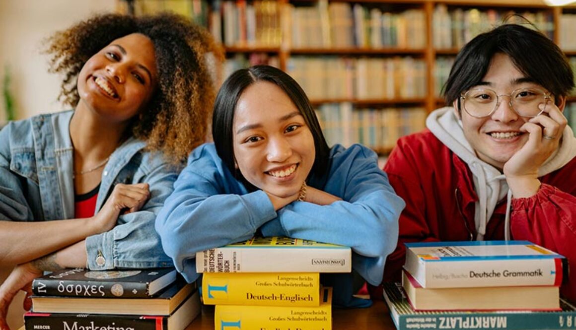 Sample-Pacing-Guide-with-Khan-Academy--US-History-web High school students at a communal desk behind stacks of books